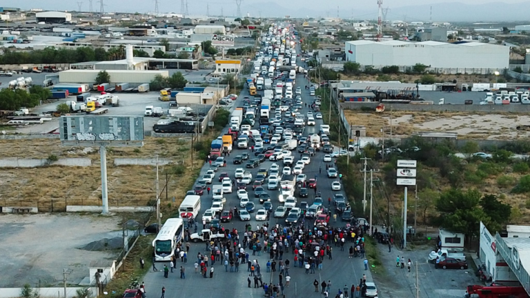 Empleados De AHMSA Bloquean 10 Horas Carretera En Coahuila Por Falta De